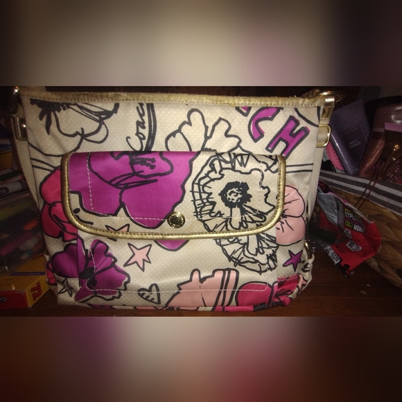 Coach - Picture 5 of 6